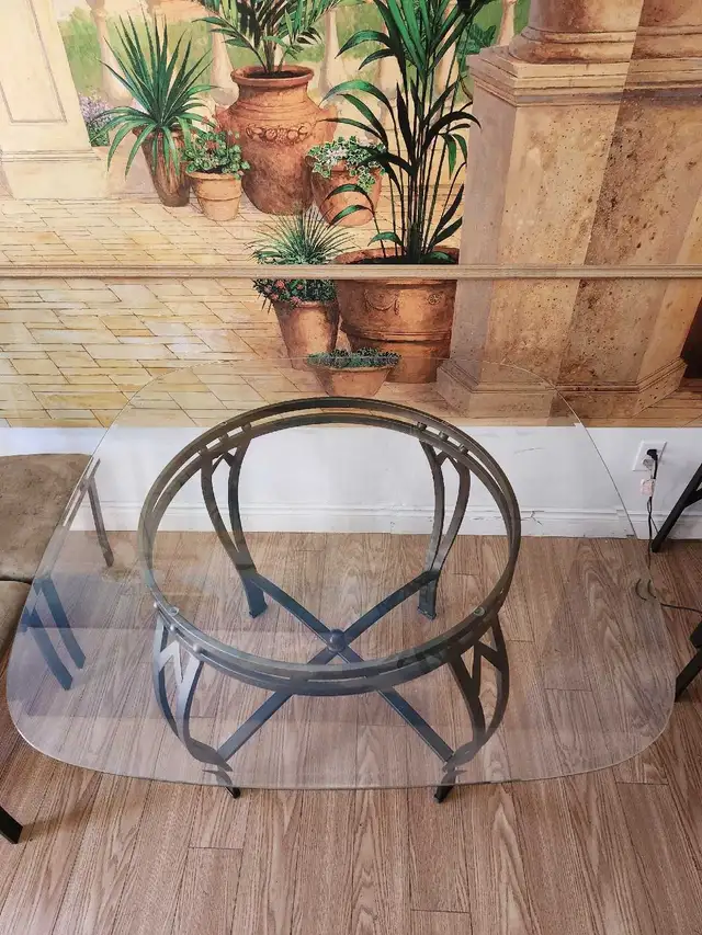 Glass and metal tables with chairs in Dining Tables & Sets in Markham / York Region - Image 2