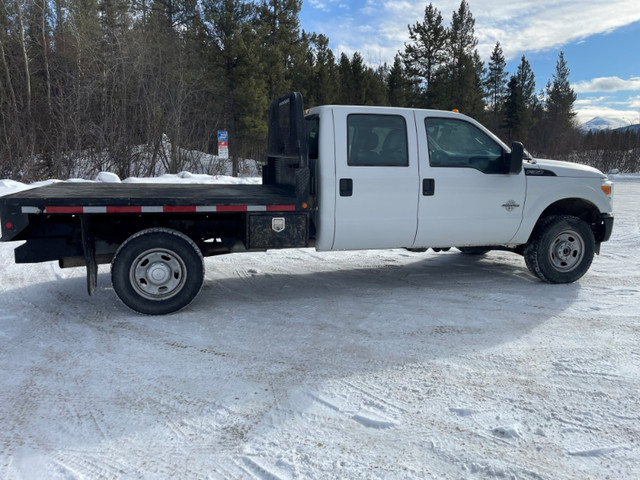 2015 Ford F-350 SD Crew Cab V-8 OHV 16V Diesel Flat Deck in Cars & Trucks in Whitehorse - Image 4