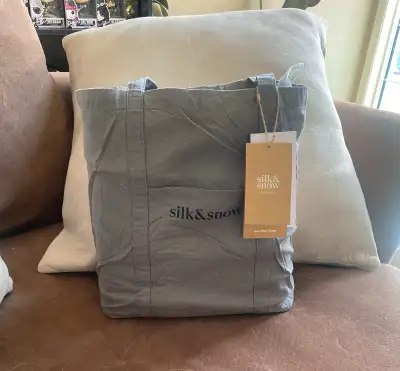 Silk & Snow Linen Duvet Cover Set - Grey - Queen, View more