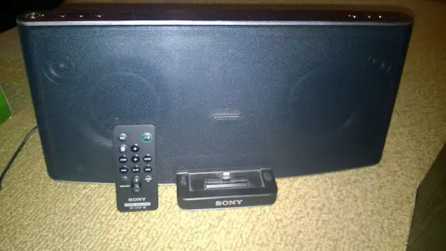 Sony Speaker Dock for Lightning iPod, iPhone & RDPX200IPN in iPods & MP3s in Mississauga / Peel Region - Image 5