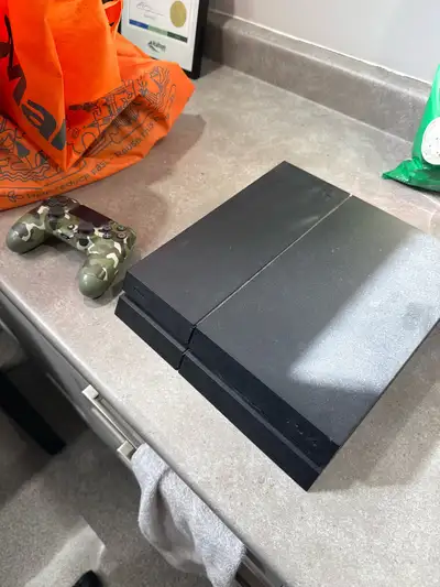 PS4 Console 500gb Used with new controller, View more