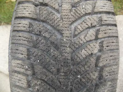 PNEUS HIVER DOUBLESTAR DW08 205/55R16 SERVI UN SEUL HIVER CONDITION A1