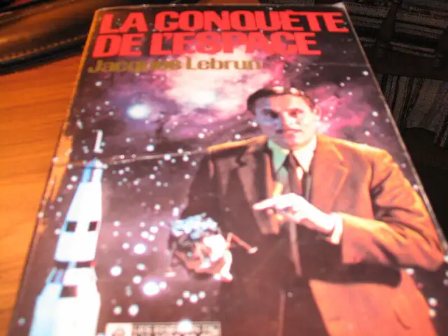 LIVRE VINTAGE 1959 HISTOIRE DE L'ATOME PAR PIERRE ROUSSEAU in Arts & Collectibles in Laval / North Shore - Image 5