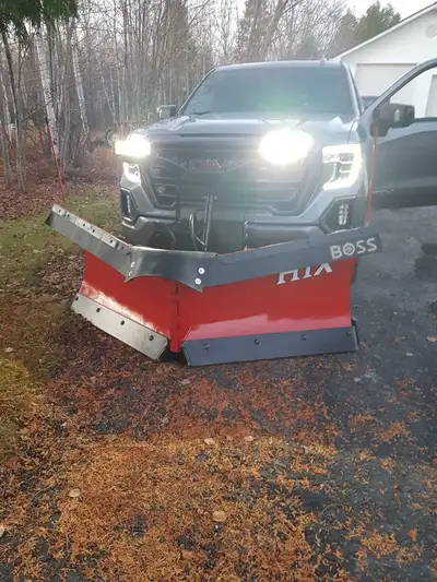 In EXCELLENT CONDITION! 2019 GMC AT4 crew cab with a standard box, 4 fold hard tonneau cover, heated...