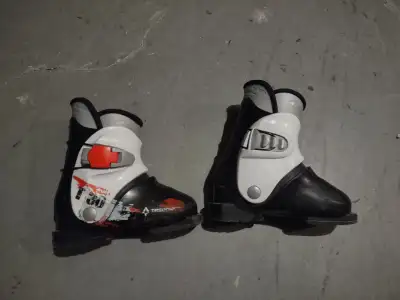 T30 Ski Boots - youth size 19.5 Very clean. From non-smoking home. T30 Ski Boots - youth size 19.5 F...