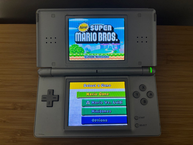Nintendo DS lite with New Super Mario Bros, Pokemon SoulSilver in Nintendo DS in Gatineau - Image 2