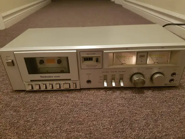 Technics RS-M205 2 Heads Stereo Cassette Tape deck for sale in Stereo Systems & Home Theatre in Markham / York Region - Image 2
