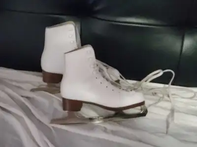 Glacier Jackson 120 Figure Skates (Size 5), View more