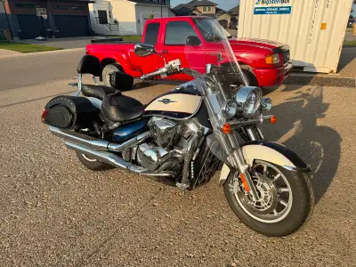 Ultimate Seat Viking custom bags Battery tender Throttle lock Gman industries EFI controller New bat...