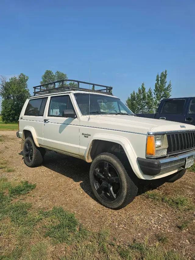 Jeep Cherokee523953082582312961