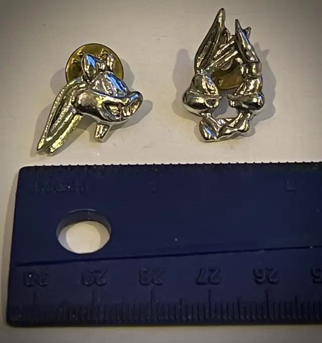 Bugs, Lola Bunny and Sylvester Silver Pins • Lot of Three in Jewellery & Watches in Kitchener / Waterloo - Image 8