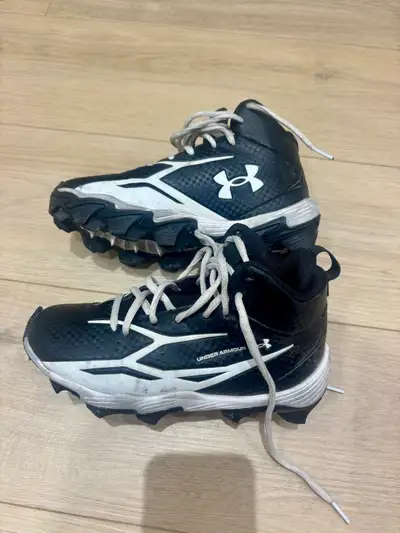 Boys Under ArmourFootball / Field Lacrosse Cleats, size 2Y, View more