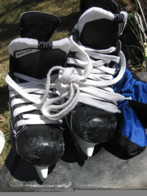 Youth BAUER NEXUS Ice Hockey Skates Size Y 11 R VGC in Hockey in Winnipeg - Image 5