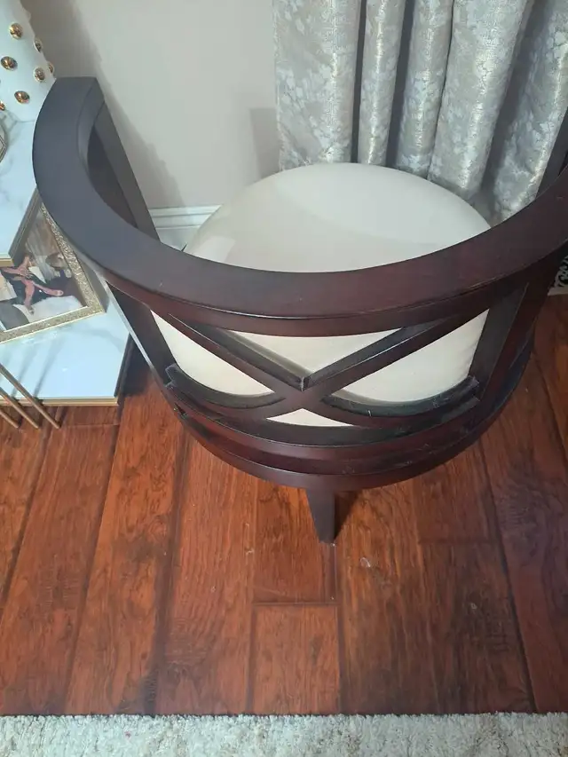 Set of occasional chairs..excellent condition  in Chairs & Recliners in Kingston - Image 3