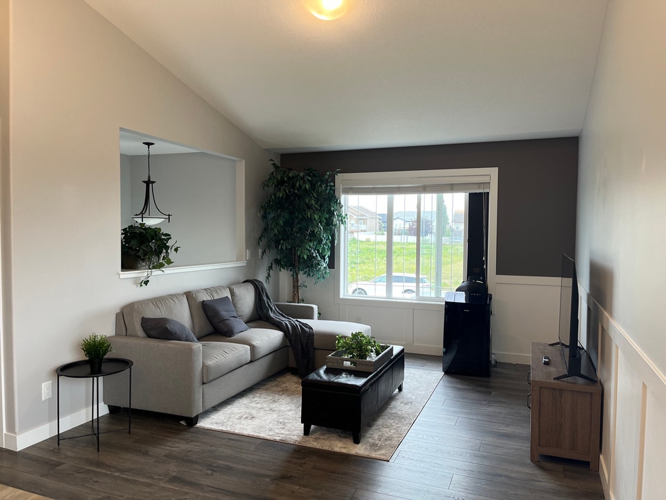 Spacious 3 bed, 2 bath Main floor in Blackfalds 1