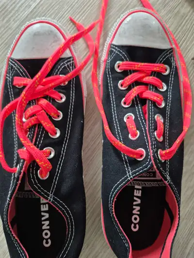 Converse shoes size 9.5, View more