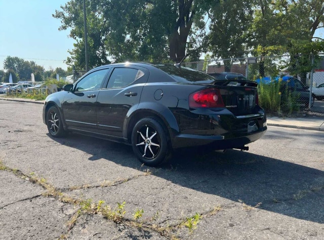 2011 Dodge Avenger — photo 2
