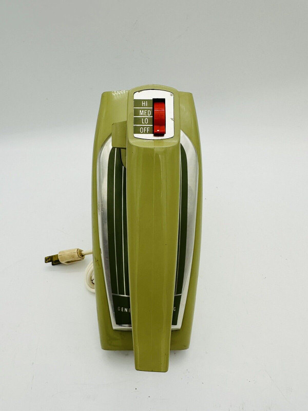 Vintage Retro GE Portable Mixer in Processors, Blenders & Juicers in City of Toronto - Image 4