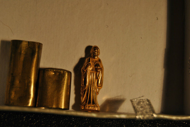 Old METAL POCKET SHRINE w/ STATUE ST . in Arts & Collectibles in Vancouver - Image 2
