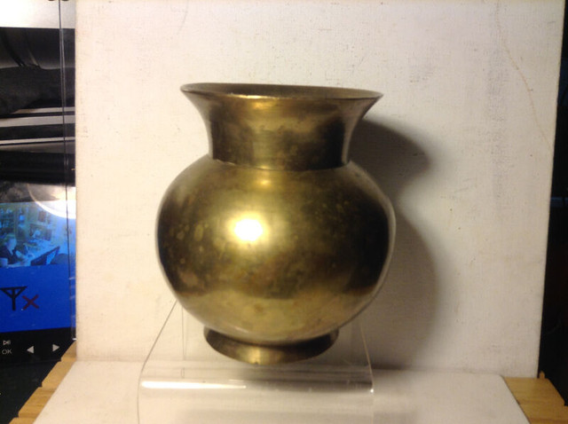 ANTIQUE CHINESE BRONZE VASE WITH INSCRIBED MARK in Arts & Collectibles in Vancouver