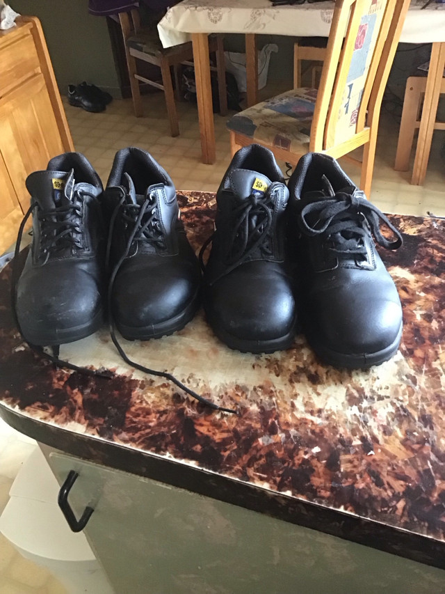 chaussures de sécurité avec cap d’acier pour homme  50$ chaque  in Men's Shoes in Longueuil / South Shore - Image 2