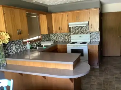 ROOM FOR RENT for FEMALE  U of L Student - 8 month LEASE