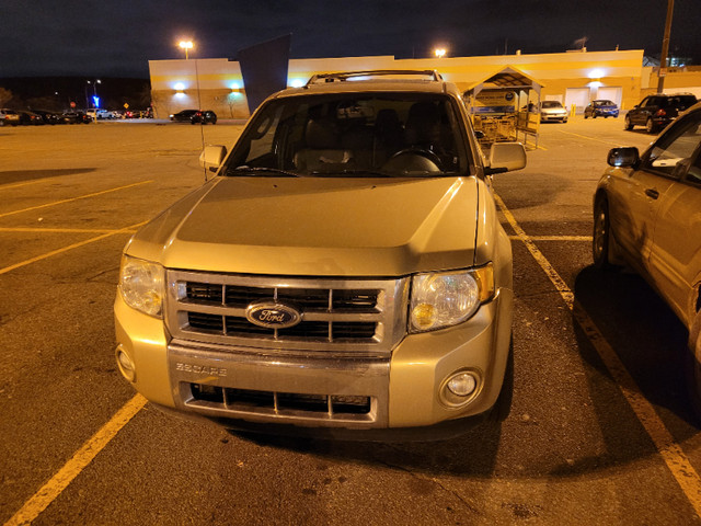 **  FORD ESCAPE LIMITED 2010 AWD  2.5 L  ** in Cars & Trucks in City of Montréal