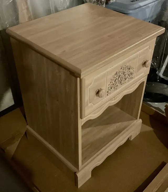 Night Table in Dressers & Wardrobes in Markham / York Region - Image 3