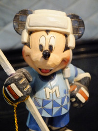 MICKEY MOUSE JIM SHORE DISNEY COLLECTION HOCKEY PLAYER