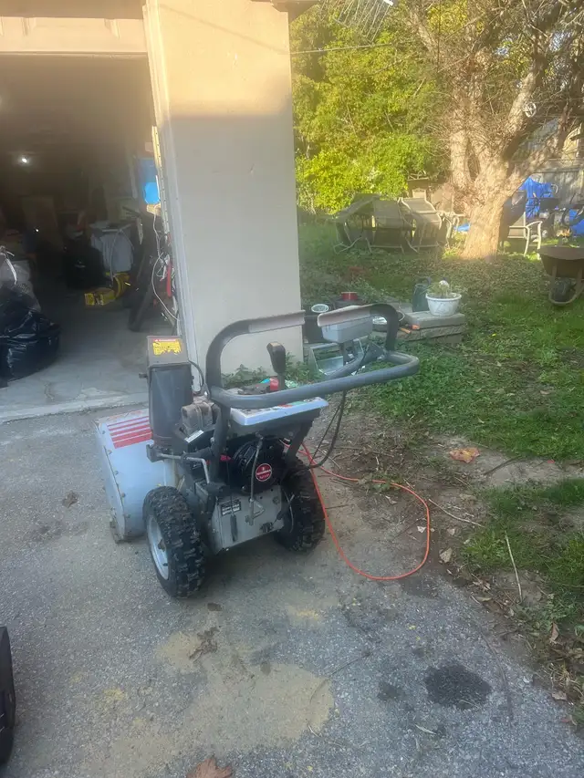 Snow Blower Mastercraft 27 inch in Snowblowers in City of Toronto - Image 3