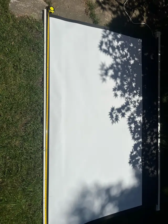 Elite Screens Motorized Projector Screen in Stereo Systems & Home Theatre in Mississauga / Peel Region - Image 3