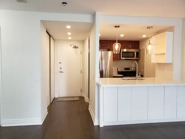 1 Bedroom   Den Condo, Yonge & Finch, M2M 4J4