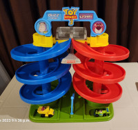 Circuit automobile en spirale - Toy Story 3 (2 à 6 ans)