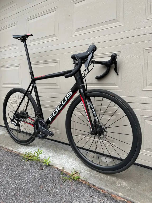 Focus Cayo Disk Full Carbon Road bike in Road in Ottawa - Image 3