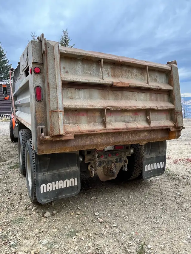 2008 Peterbilt 367 Dumptruck in Heavy Trucks in Vernon - Image 5