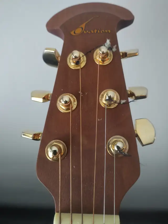 Ovation Celebrity Viper CV-68 Acoustic Electric Guitar in Guitars in West Island - Image 4