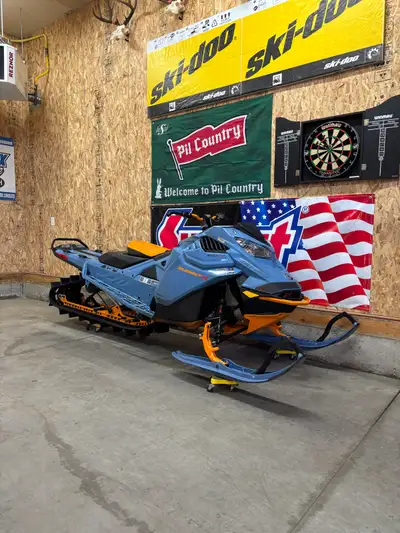 2022 Skidoo Summit X 850 Turbo 154” x 3” track Original track in new condition no missing lugs 1000...
