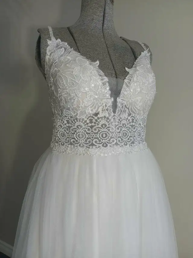 Wedding dress in Wedding in Kawartha Lakes - Image 2