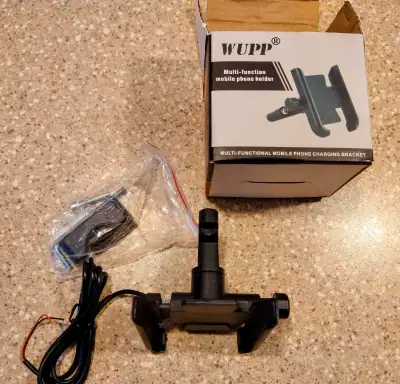 Supports de téléphone universels avec chargeur USB: 1- modèle Wupp (noir) neuf $20 2- modèle NikoMak...