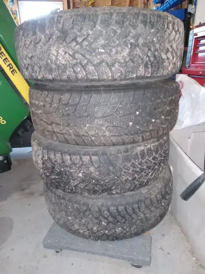 4 snow tires from 2021 bronco sport. also 5 piece rubber mat set. The car passed mvi 30 days before...