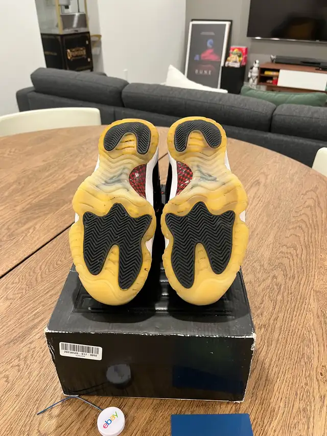 Jordan 11 72-10 Size 9.5  in Men's Shoes in Oshawa / Durham Region - Image 7