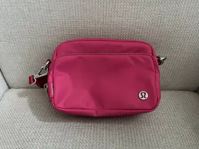 Everywhere Crossbody Bag 2L Metal Hardware-Raspberry Coulis/Silver Dimensions: 19.5cm x 8cm x 13.5cm...