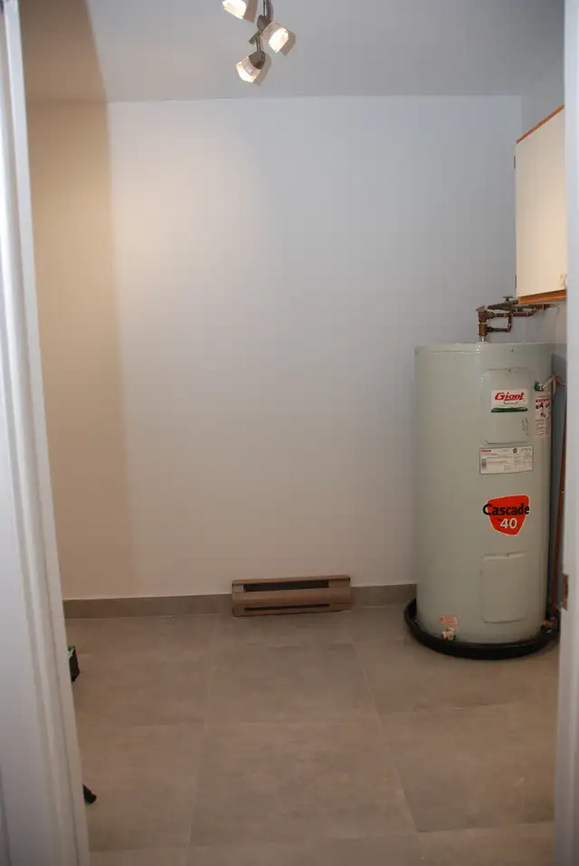 Condo a louer 4 1/2 in Long Term Rentals in City of Montréal - Image 11