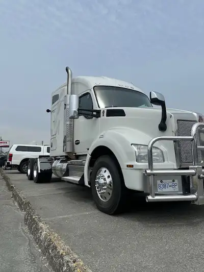 Premium Auctions is offering this 2021 Kenworth T880 Heavy Spec Sleeper Truck selling on our website...