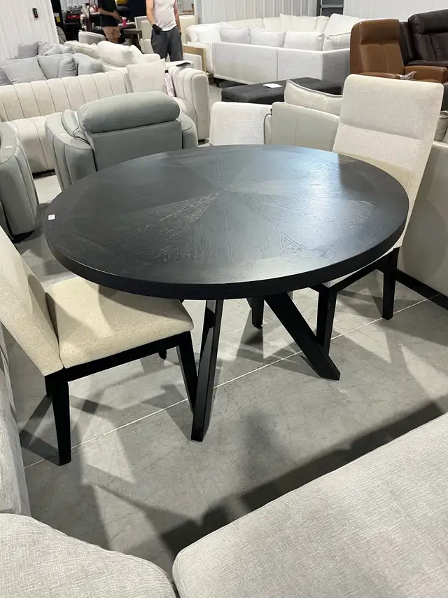 Brand new round dining table and 4 Chairs628543943367701227