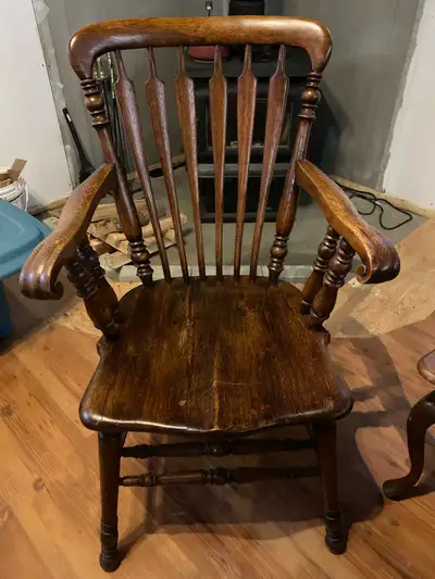 Antiquité - Chaise en bois, View more