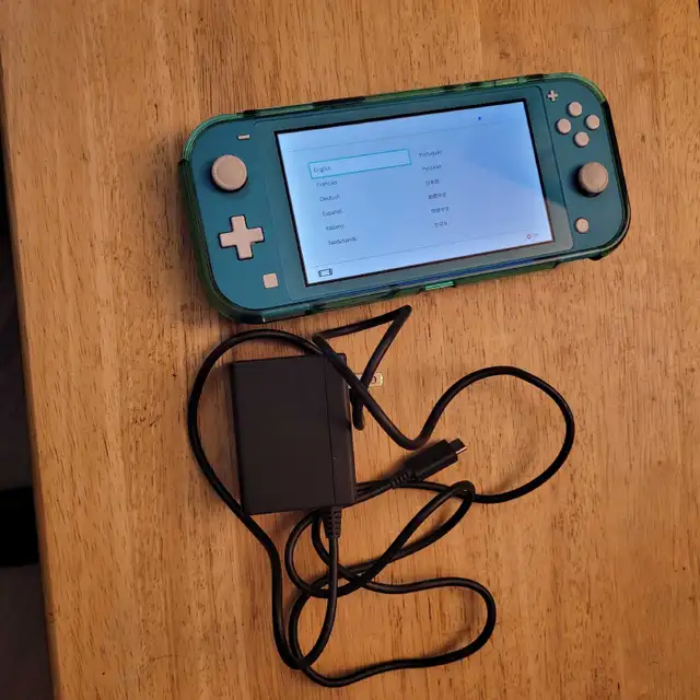 Nitento Switch Lite in Nintendo Switch in Hamilton - Image 2