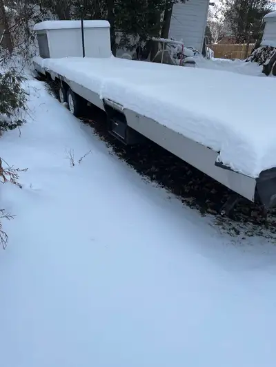 30 foot trailer(2009) stripped down to the plywood heavy duty axles electric brakes trailer was boug...