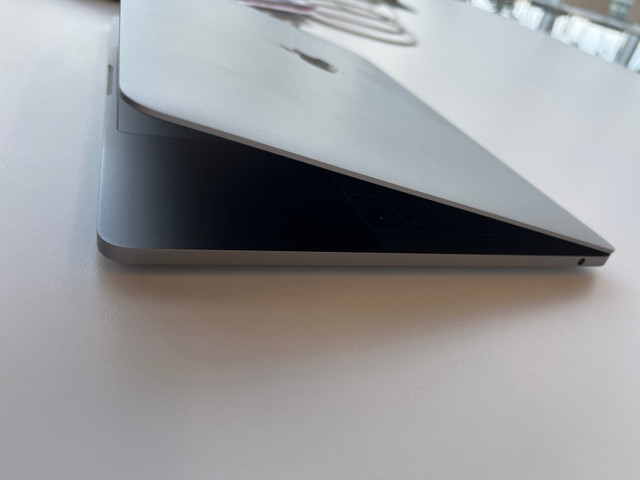 Apple MacBook Pro 2020 dans Portables  à Drummondville - Image 4