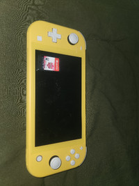 Yellow Nintendo Switch LITE + Pokemon Shield